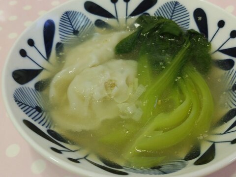 餃子と青梗菜の中華スープ